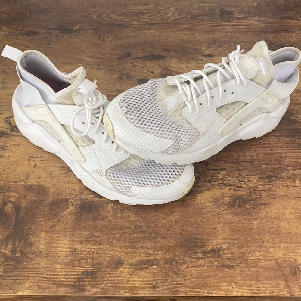 Nike Air Huarache size 9.5